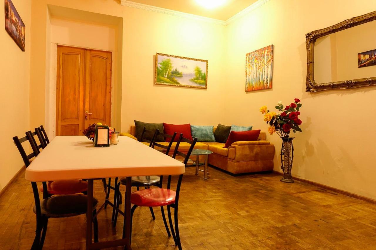 Hostel Four Season Tbilisi Exterior foto